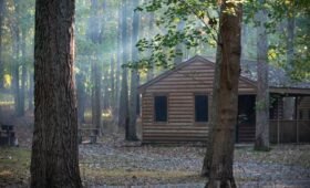 Best cabins and lodges in the Canadian Rockies 2026 with mountain views Banff area