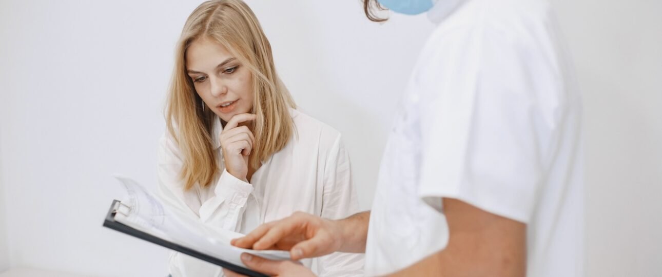 Doctor consulting with family in Alberta medical clinic - Health Quality Alberta patient experience